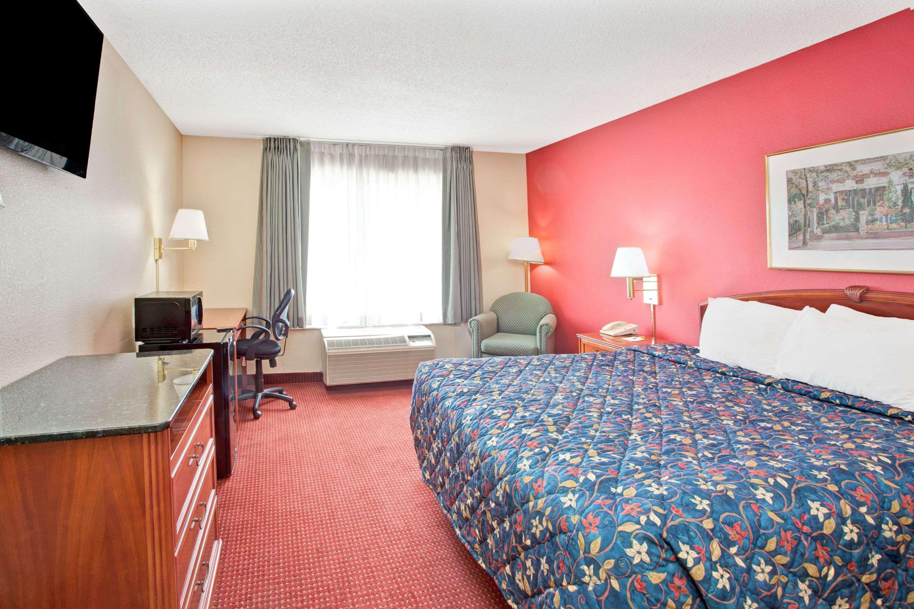 Days Inn By Wyndham Marietta-Atlanta-Delk Road Экстерьер фото
