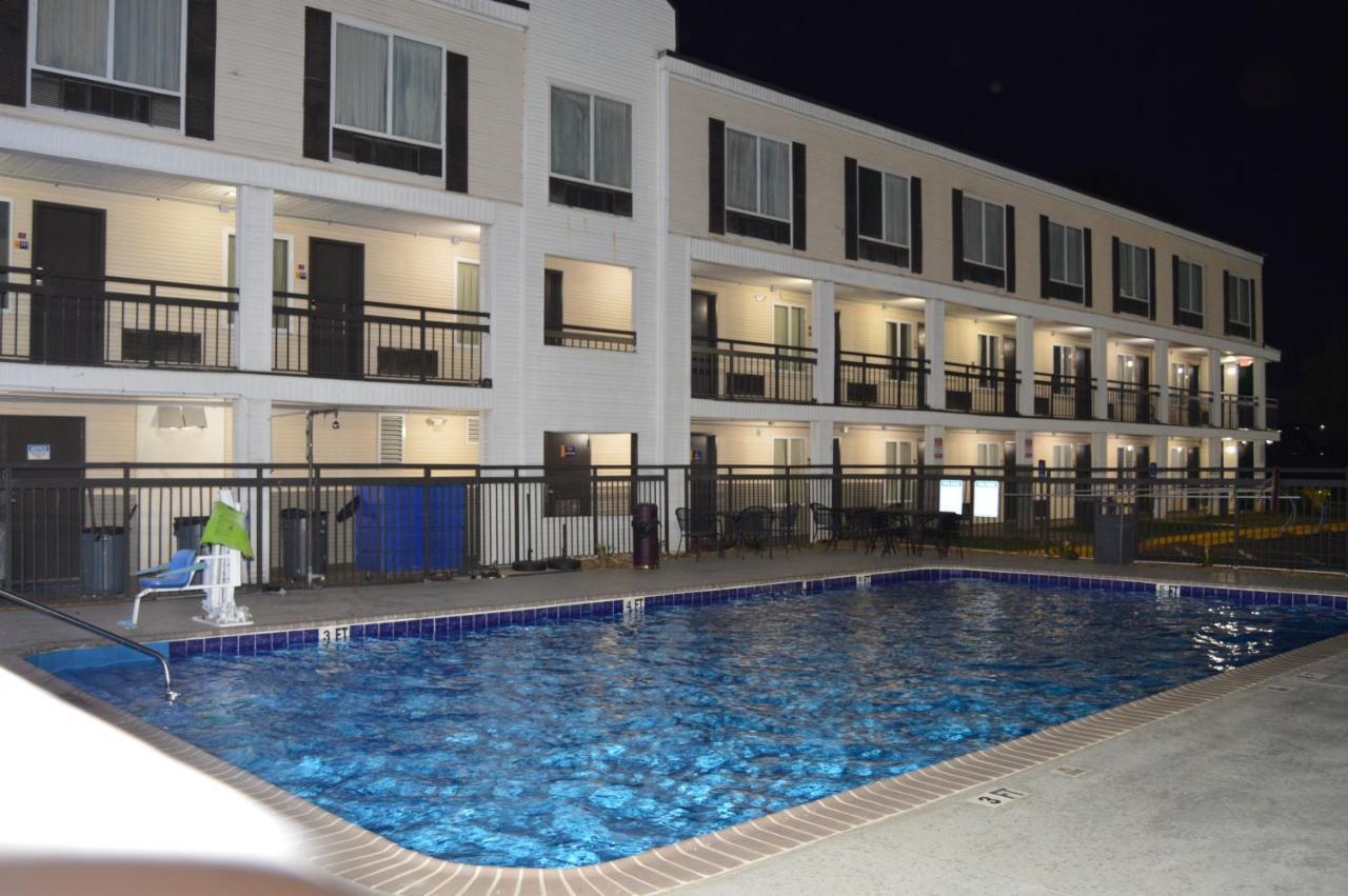 Days Inn By Wyndham Marietta-Atlanta-Delk Road Экстерьер фото
