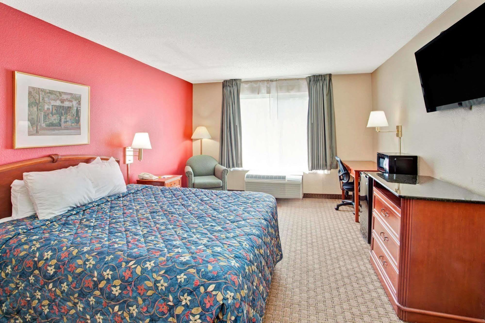 Days Inn By Wyndham Marietta-Atlanta-Delk Road Экстерьер фото