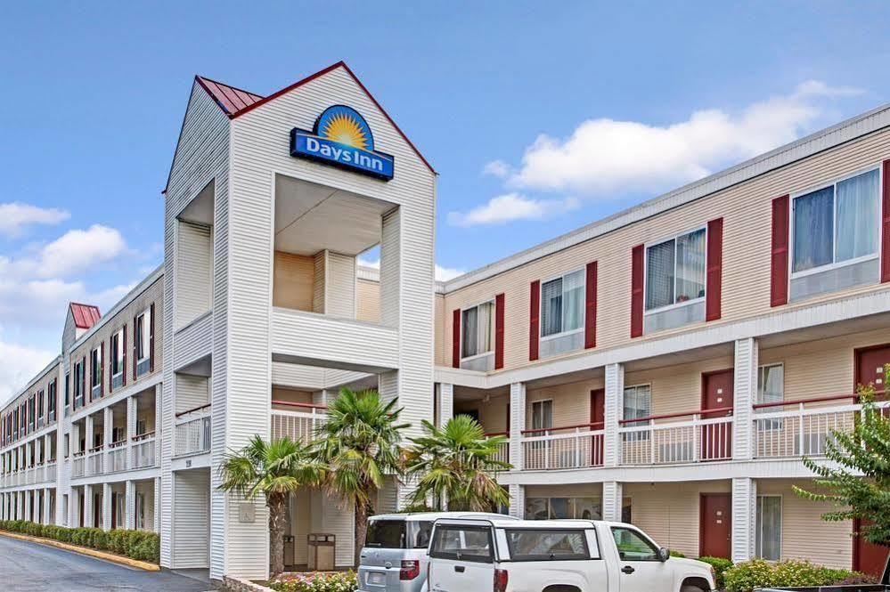 Days Inn By Wyndham Marietta-Atlanta-Delk Road Экстерьер фото